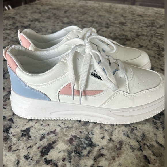 Ladies shoes. Size 8. Comfy and fashionable! - Picture 4 of 5